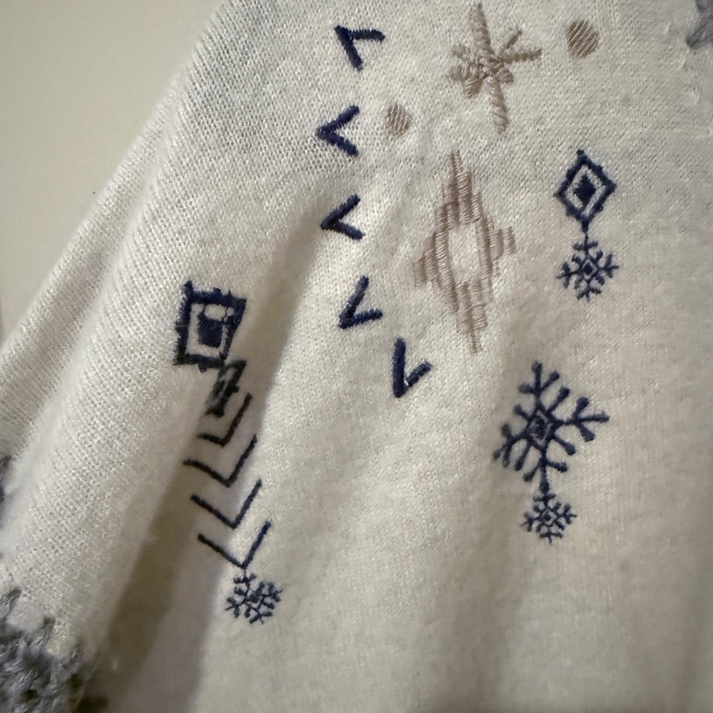 Johnny Was Cream V-Neck Whipstitch Cashmere Sweater with Blue and Red Embroidery - Picture 6 of 9
